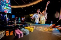 Omwaka omuggya hollywood casino